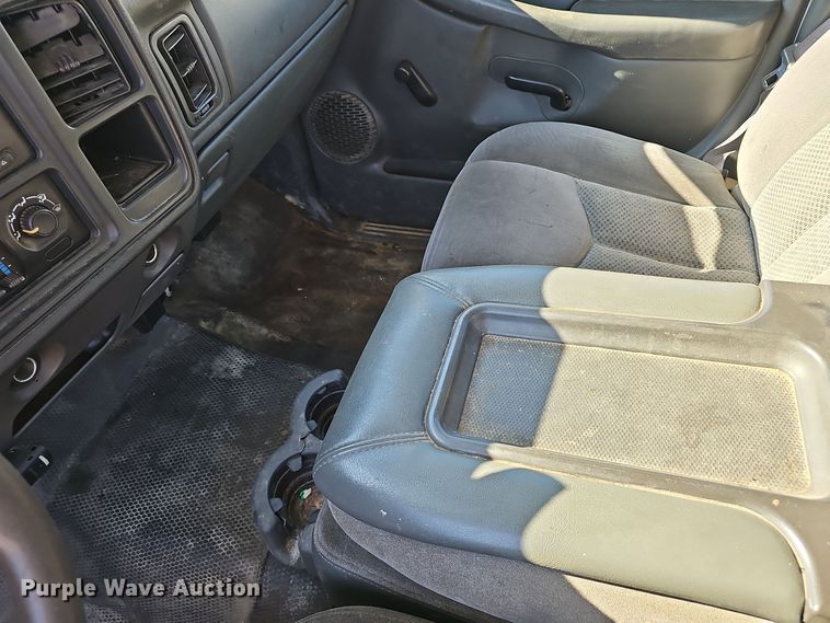 image for item NX9359 2007 Chevrolet  Silverado 3500 Crew Cab utility bed pickup truck