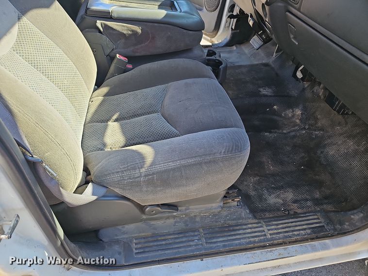 image for item NX9359 2007 Chevrolet  Silverado 3500 Crew Cab utility bed pickup truck