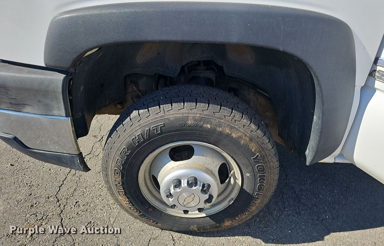 image for item NX9359 2007 Chevrolet  Silverado 3500 Crew Cab utility bed pickup truck