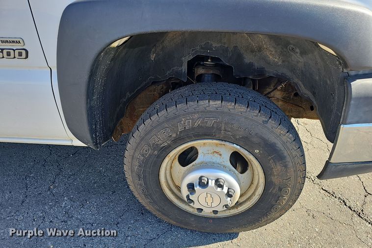 image for item NX9359 2007 Chevrolet  Silverado 3500 Crew Cab utility bed pickup truck