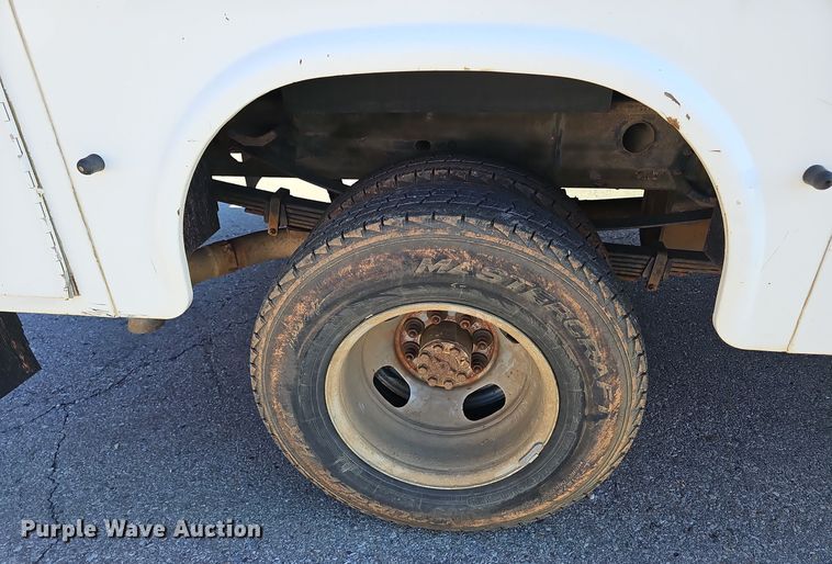 image for item NX9359 2007 Chevrolet  Silverado 3500 Crew Cab utility bed pickup truck