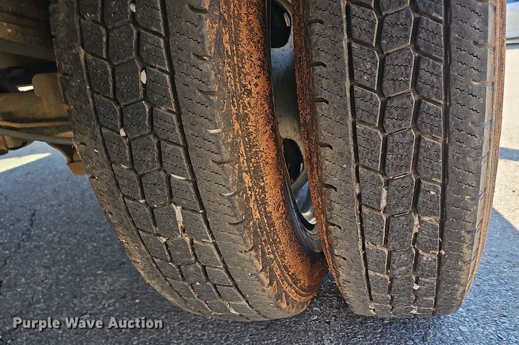 image for item NX9359 2007 Chevrolet  Silverado 3500 Crew Cab utility bed pickup truck