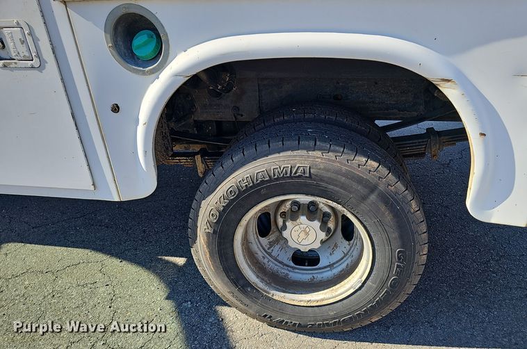 image for item NX9359 2007 Chevrolet  Silverado 3500 Crew Cab utility bed pickup truck