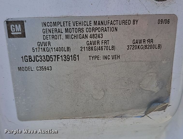 image for item NX9359 2007 Chevrolet  Silverado 3500 Crew Cab utility bed pickup truck