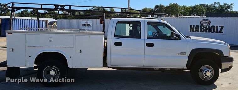image for item NX9361 2006 Chevrolet  Silverado 3500 Crew Cab utility / service truck
