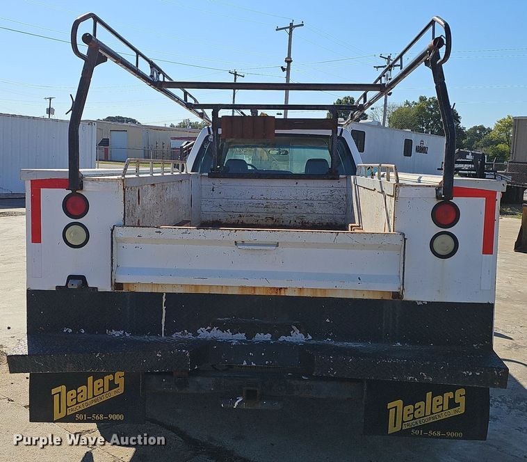 image for item NX9361 2006 Chevrolet  Silverado 3500 Crew Cab utility / service truck