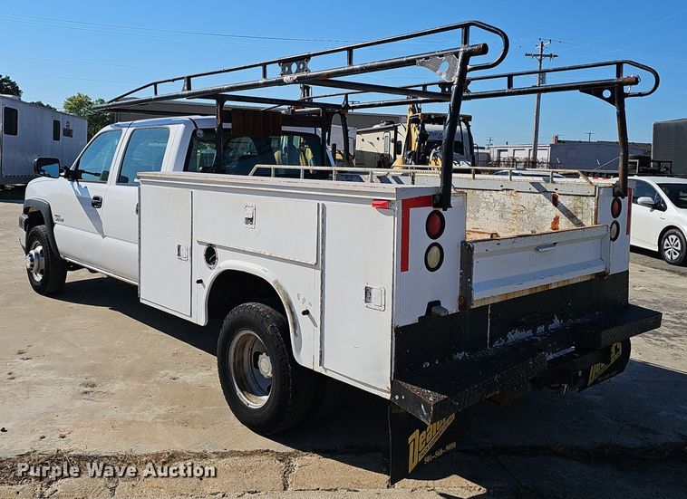 image for item NX9361 2006 Chevrolet  Silverado 3500 Crew Cab utility / service truck