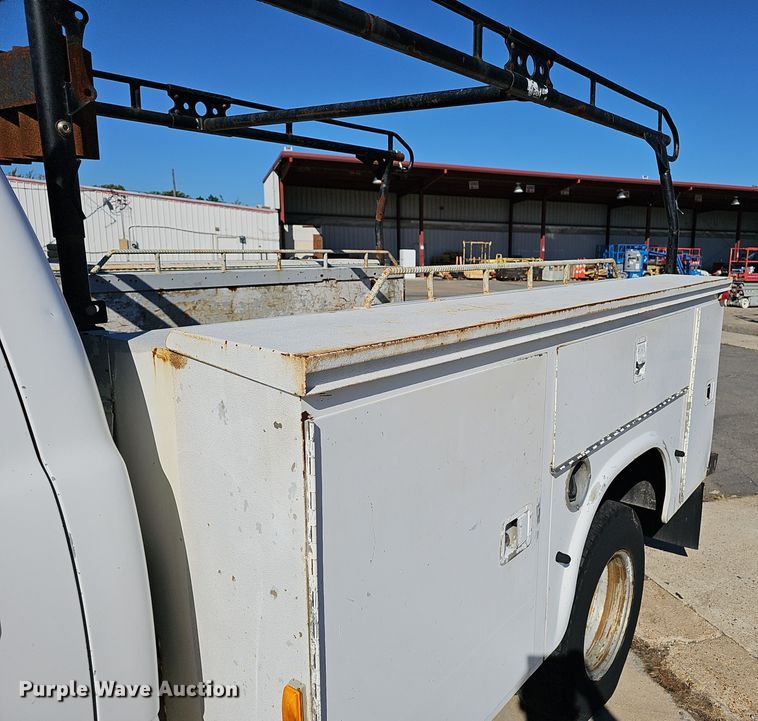 image for item NX9361 2006 Chevrolet  Silverado 3500 Crew Cab utility / service truck