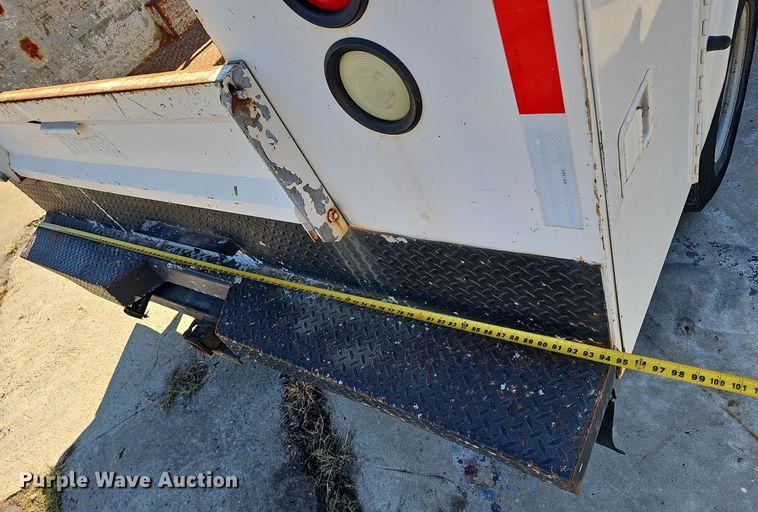 image for item NX9361 2006 Chevrolet  Silverado 3500 Crew Cab utility / service truck