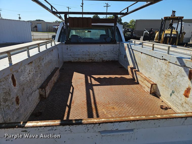 image for item NX9361 2006 Chevrolet  Silverado 3500 Crew Cab utility / service truck