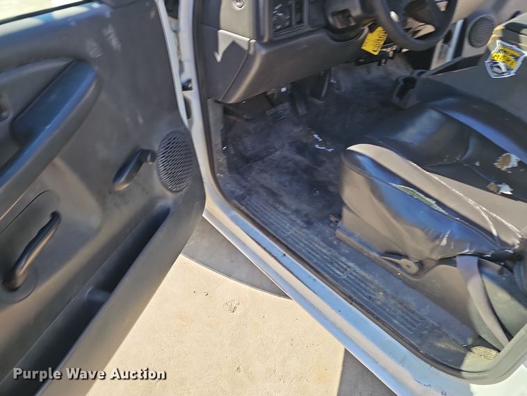 image for item NX9361 2006 Chevrolet  Silverado 3500 Crew Cab utility / service truck