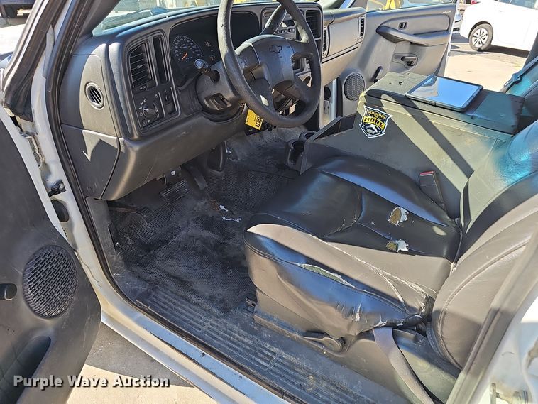 image for item NX9361 2006 Chevrolet  Silverado 3500 Crew Cab utility / service truck