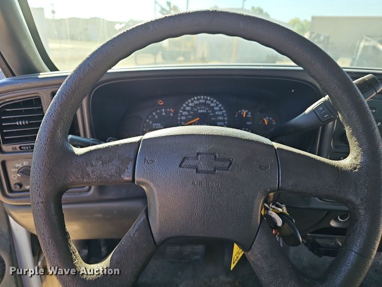 image for item NX9361 2006 Chevrolet  Silverado 3500 Crew Cab utility / service truck