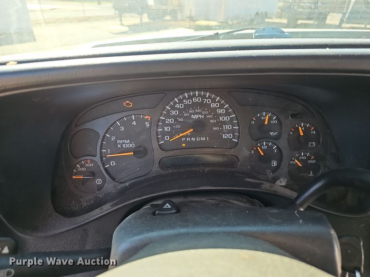 image for item NX9361 2006 Chevrolet  Silverado 3500 Crew Cab utility / service truck