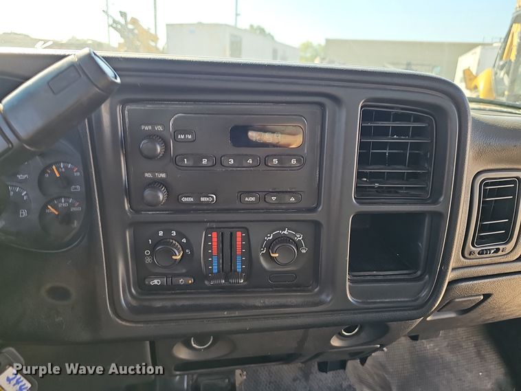 image for item NX9361 2006 Chevrolet  Silverado 3500 Crew Cab utility / service truck