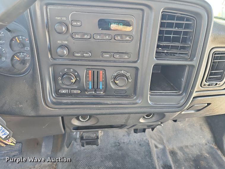 image for item NX9361 2006 Chevrolet  Silverado 3500 Crew Cab utility / service truck