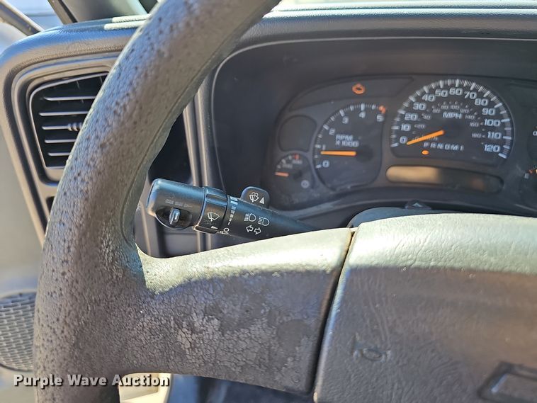 image for item NX9361 2006 Chevrolet  Silverado 3500 Crew Cab utility / service truck