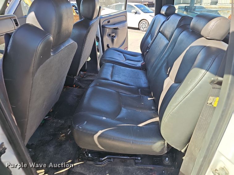 image for item NX9361 2006 Chevrolet  Silverado 3500 Crew Cab utility / service truck