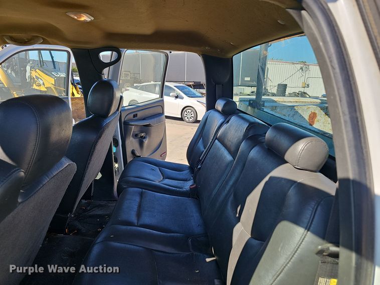 image for item NX9361 2006 Chevrolet  Silverado 3500 Crew Cab utility / service truck