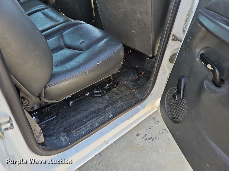 image for item NX9361 2006 Chevrolet  Silverado 3500 Crew Cab utility / service truck