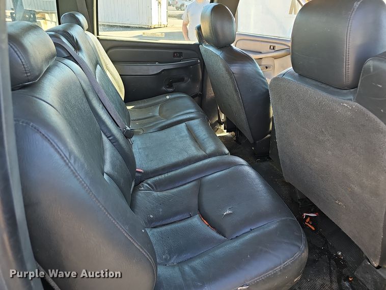 image for item NX9361 2006 Chevrolet  Silverado 3500 Crew Cab utility / service truck