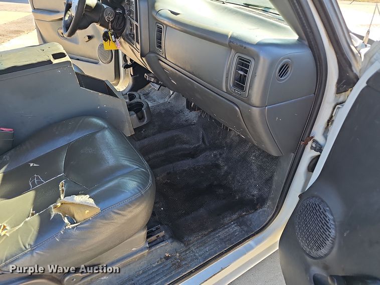 image for item NX9361 2006 Chevrolet  Silverado 3500 Crew Cab utility / service truck