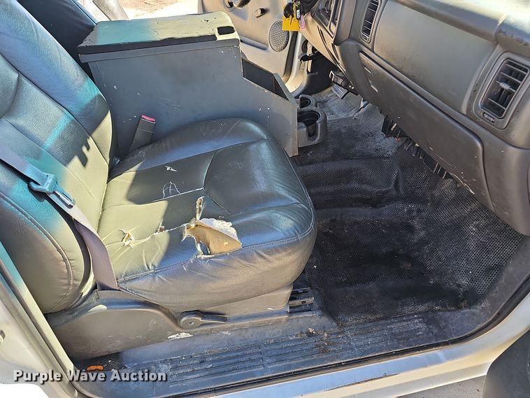 image for item NX9361 2006 Chevrolet  Silverado 3500 Crew Cab utility / service truck