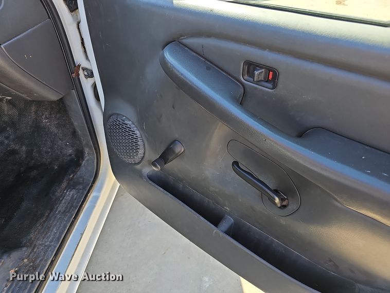 image for item NX9361 2006 Chevrolet  Silverado 3500 Crew Cab utility / service truck