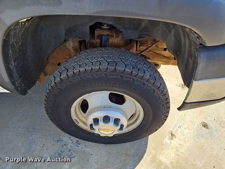 image for item NX9361 2006 Chevrolet  Silverado 3500 Crew Cab utility / service truck