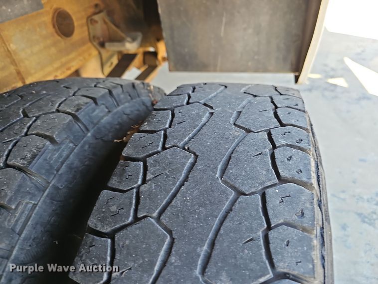 image for item NX9361 2006 Chevrolet  Silverado 3500 Crew Cab utility / service truck