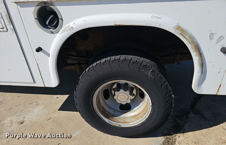 image for item NX9361 2006 Chevrolet  Silverado 3500 Crew Cab utility / service truck