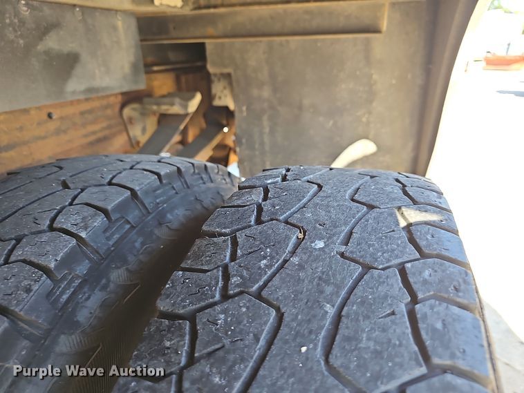 image for item NX9361 2006 Chevrolet  Silverado 3500 Crew Cab utility / service truck