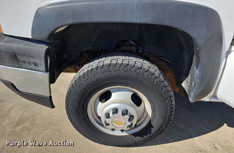 image for item NX9361 2006 Chevrolet  Silverado 3500 Crew Cab utility / service truck