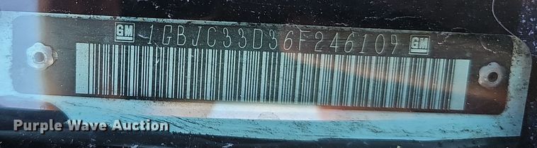 image for item NX9361 2006 Chevrolet  Silverado 3500 Crew Cab utility / service truck