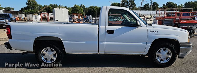 image for item NX9366 2004 Chevrolet  Silverado 1500 pickup truck