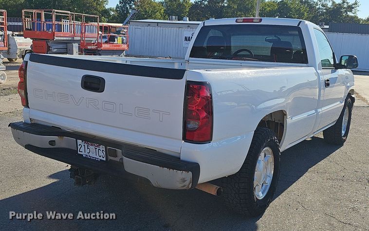 image for item NX9366 2004 Chevrolet  Silverado 1500 pickup truck