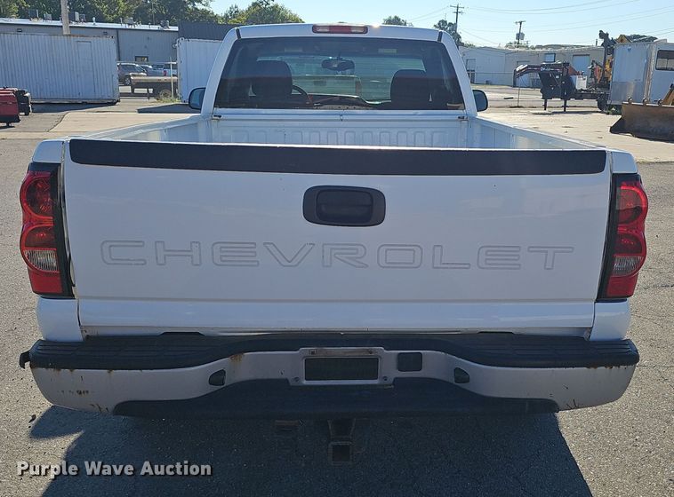 image for item NX9366 2004 Chevrolet  Silverado 1500 pickup truck