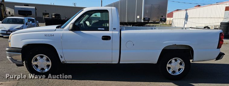 image for item NX9366 2004 Chevrolet  Silverado 1500 pickup truck