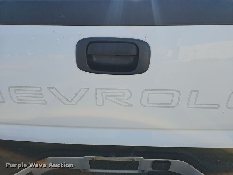 image for item NX9366 2004 Chevrolet  Silverado 1500 pickup truck