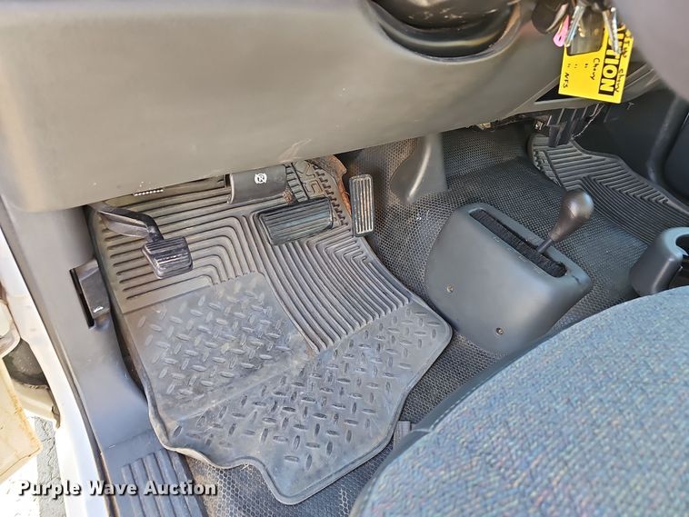 image for item NX9366 2004 Chevrolet  Silverado 1500 pickup truck