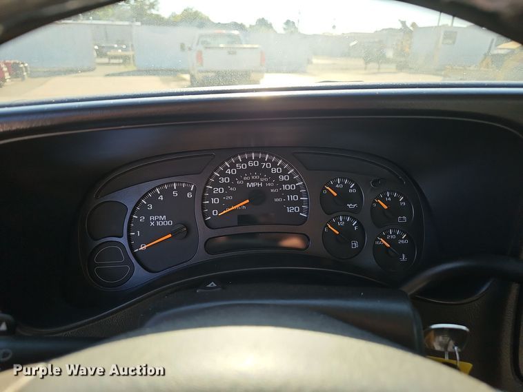 image for item NX9366 2004 Chevrolet  Silverado 1500 pickup truck