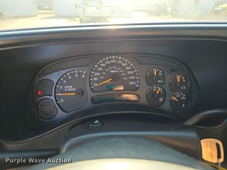 image for item NX9366 2004 Chevrolet  Silverado 1500 pickup truck