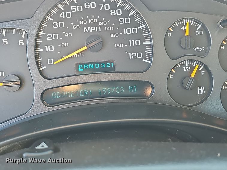 image for item NX9366 2004 Chevrolet  Silverado 1500 pickup truck