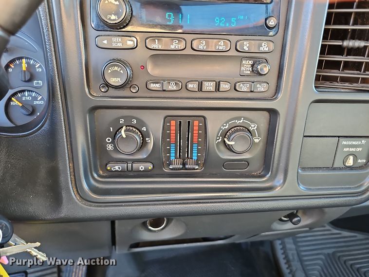 image for item NX9366 2004 Chevrolet  Silverado 1500 pickup truck