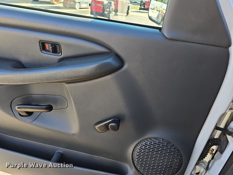 image for item NX9366 2004 Chevrolet  Silverado 1500 pickup truck