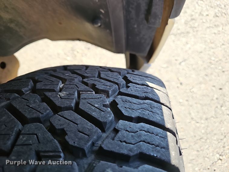 image for item NX9366 2004 Chevrolet  Silverado 1500 pickup truck