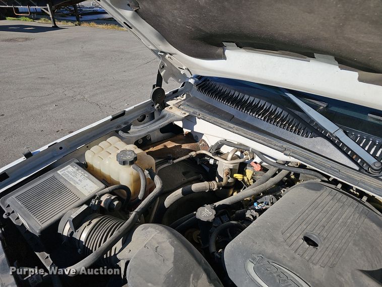 image for item NX9366 2004 Chevrolet  Silverado 1500 pickup truck