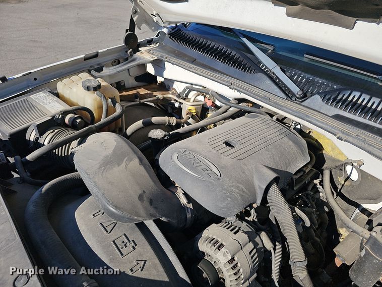 image for item NX9366 2004 Chevrolet  Silverado 1500 pickup truck