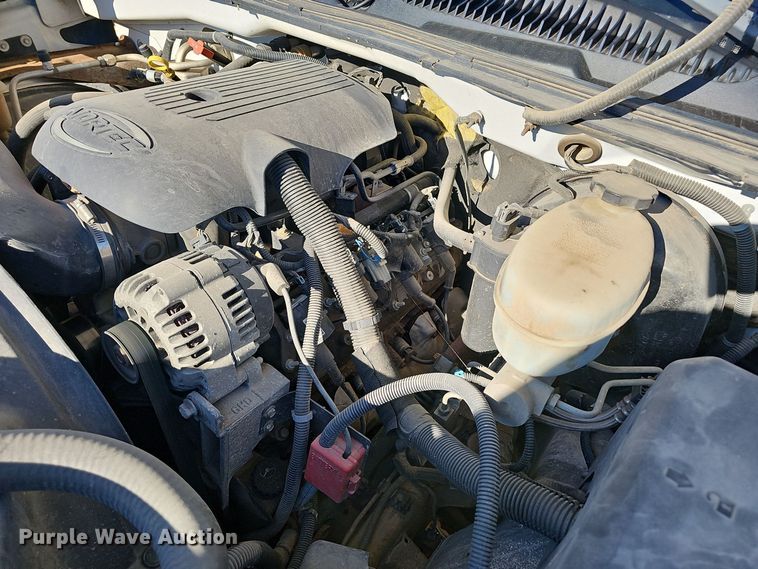 image for item NX9366 2004 Chevrolet  Silverado 1500 pickup truck