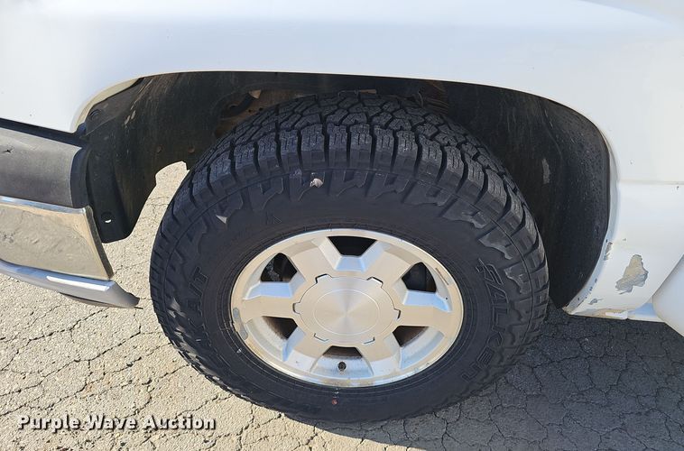 image for item NX9366 2004 Chevrolet  Silverado 1500 pickup truck